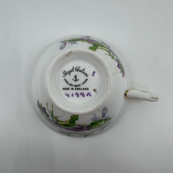 Royal Chelsea English Bone China Hand Painted Floral Teacup & Saucer 2 Piece Set - Picture 3 of 6